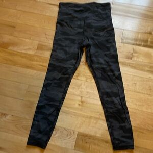 Athleta Elation Camo 7/8 Tight XS